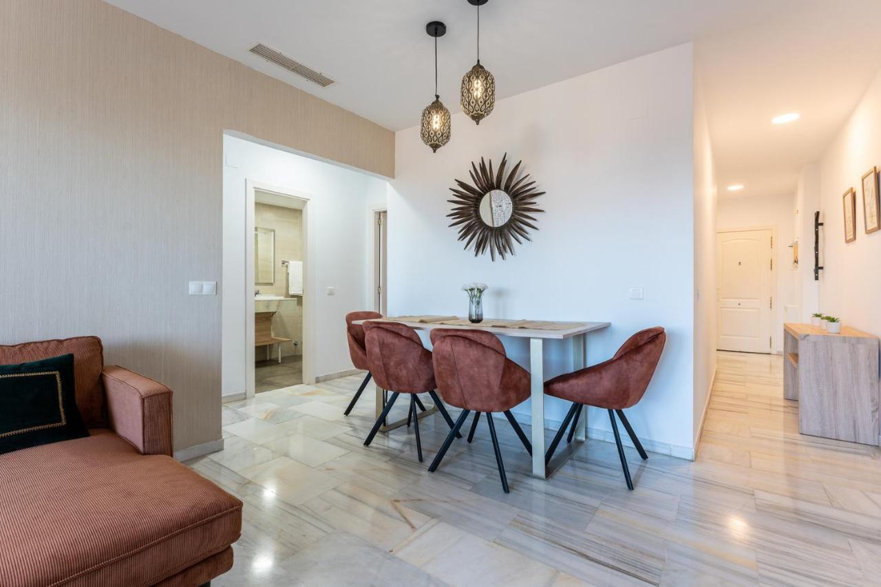 شقة Benalmadena Beachfront Retreat Big Balcony And City Sea Views المظهر الخارجي الصورة
