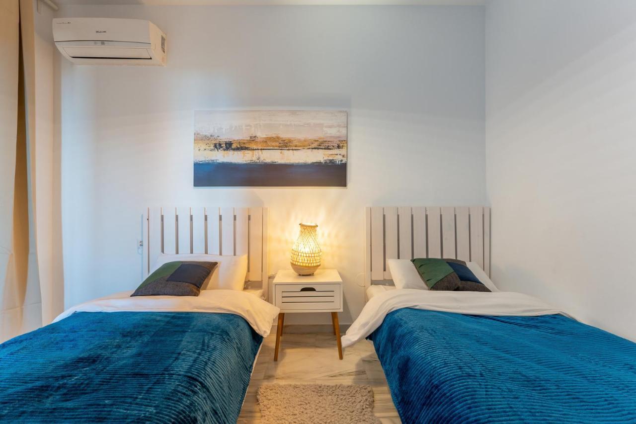 شقة Benalmadena Beachfront Retreat Big Balcony And City Sea Views المظهر الخارجي الصورة