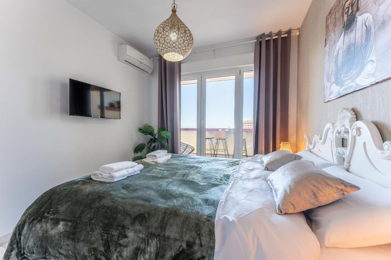 شقة Benalmadena Beachfront Retreat Big Balcony And City Sea Views المظهر الخارجي الصورة