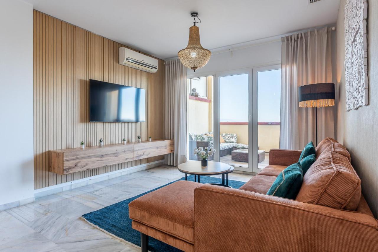 شقة Benalmadena Beachfront Retreat Big Balcony And City Sea Views المظهر الخارجي الصورة