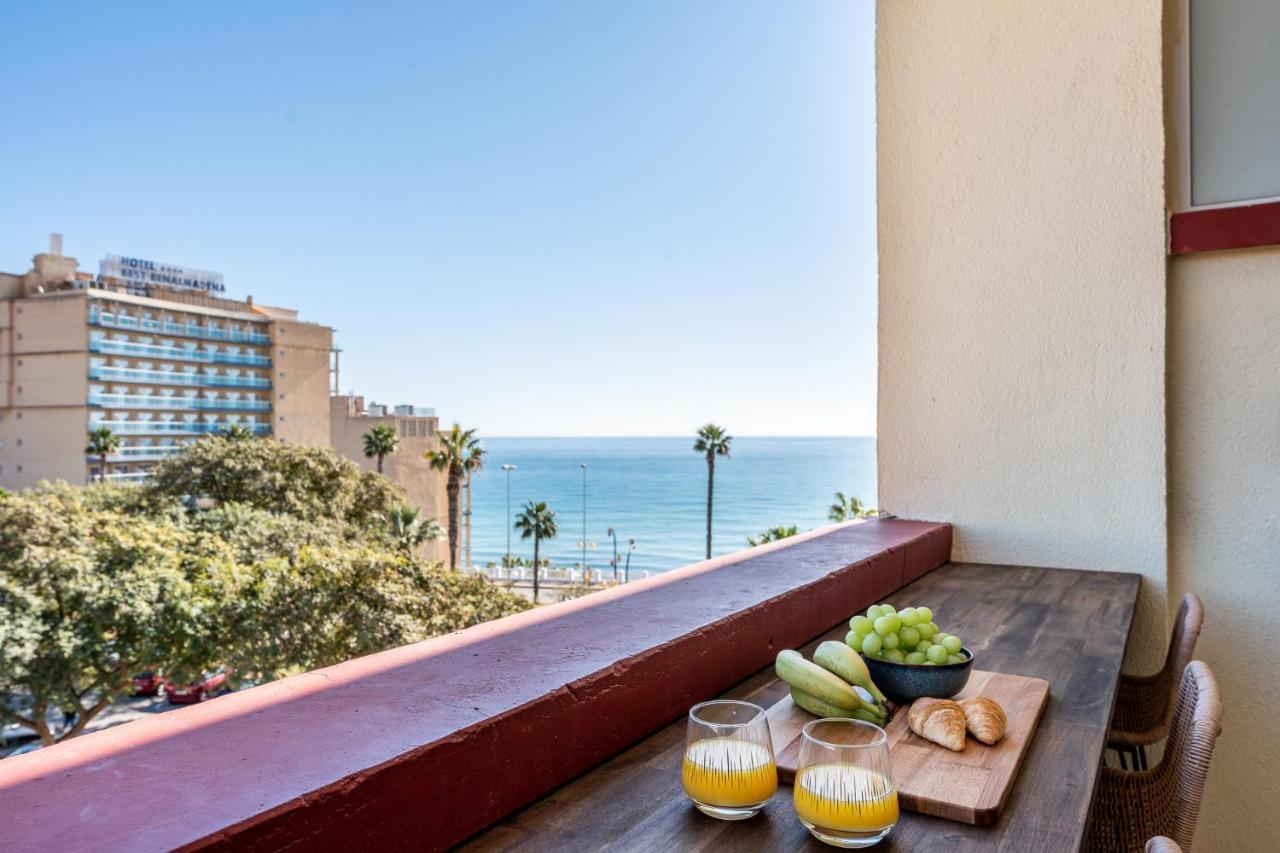 شقة Benalmadena Beachfront Retreat Big Balcony And City Sea Views المظهر الخارجي الصورة