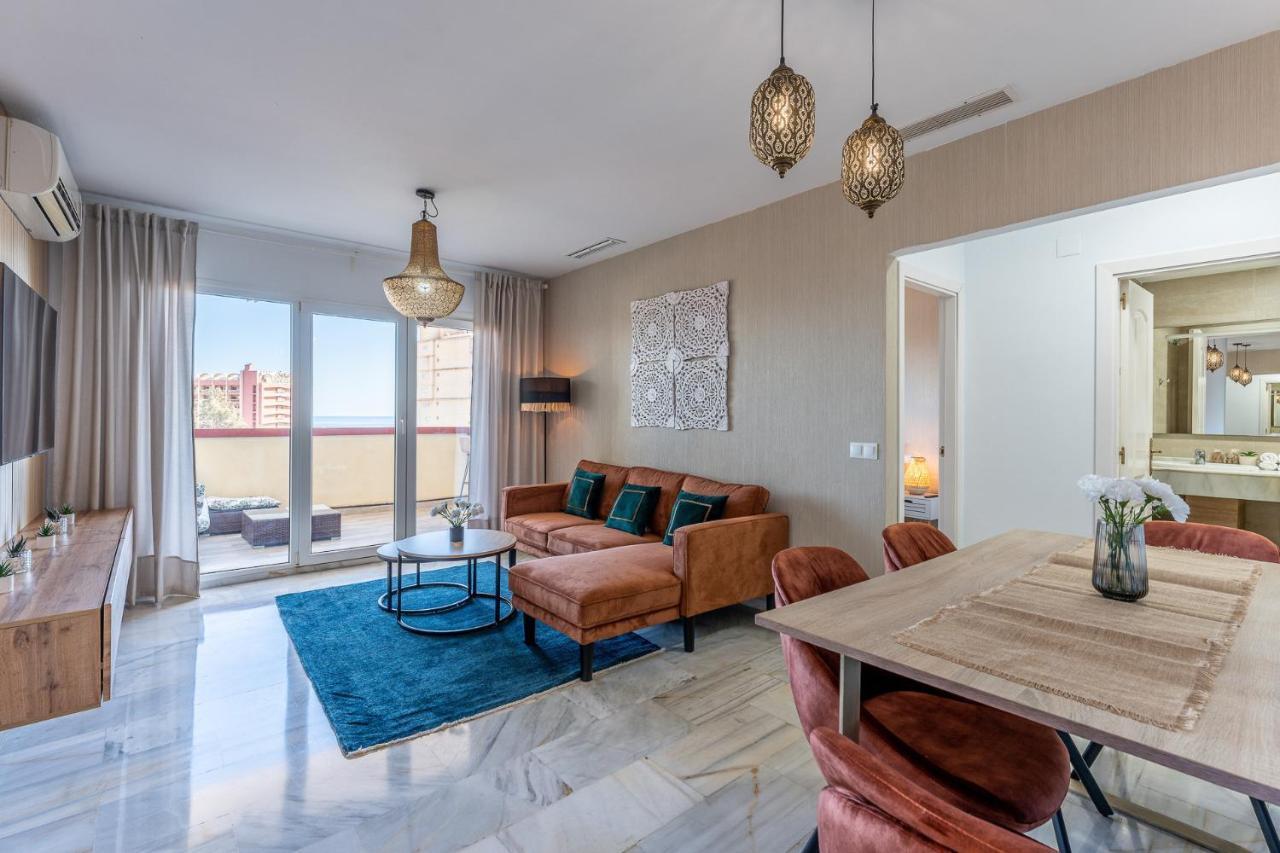 شقة Benalmadena Beachfront Retreat Big Balcony And City Sea Views المظهر الخارجي الصورة