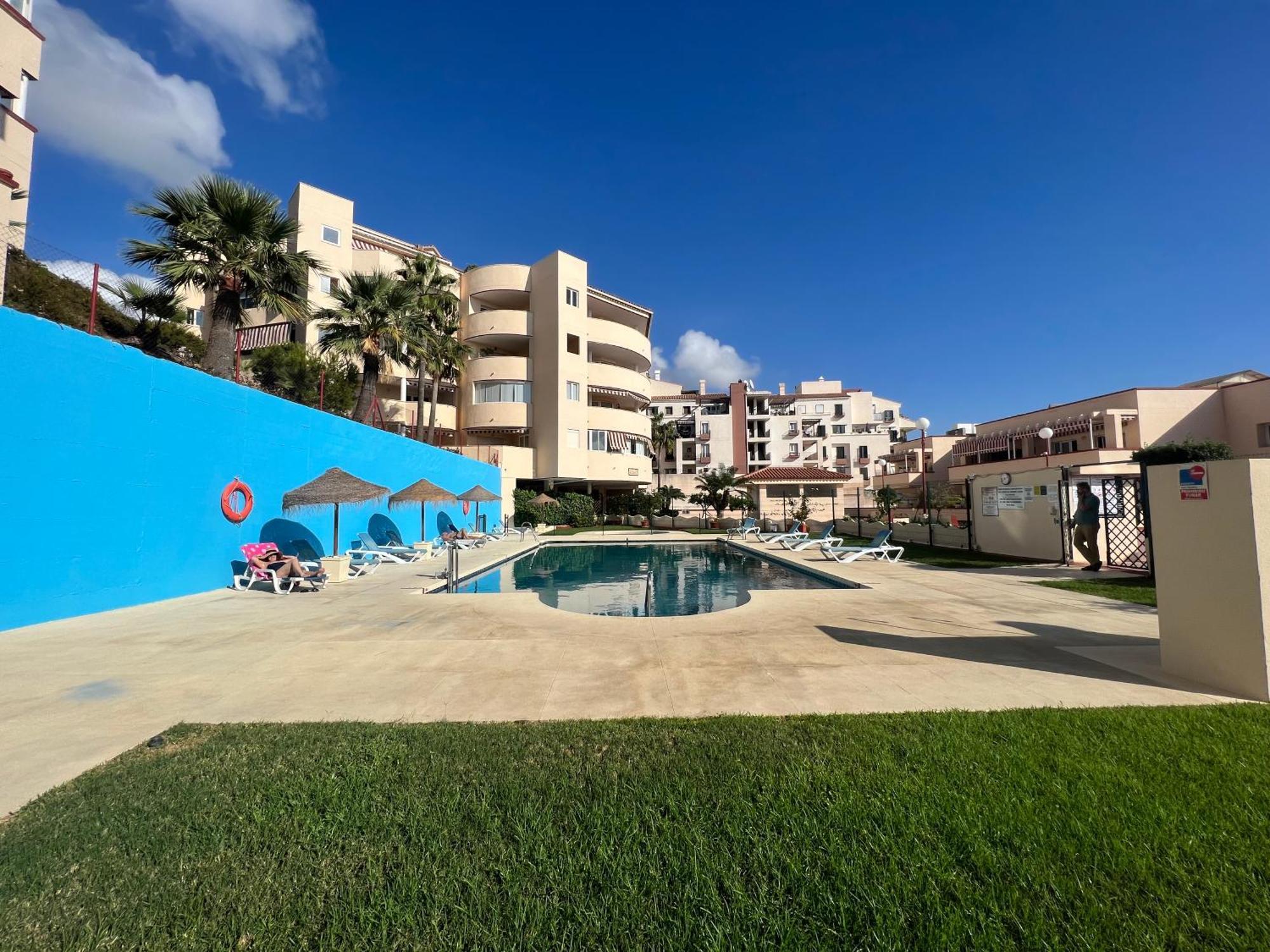 شقة Benalmadena Beachfront Retreat Big Balcony And City Sea Views المظهر الخارجي الصورة